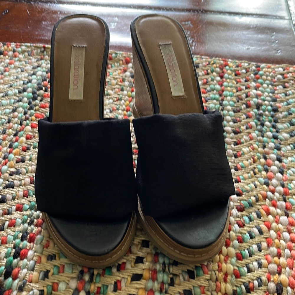 SANDALS  $5. XHILARATION SIZE 7